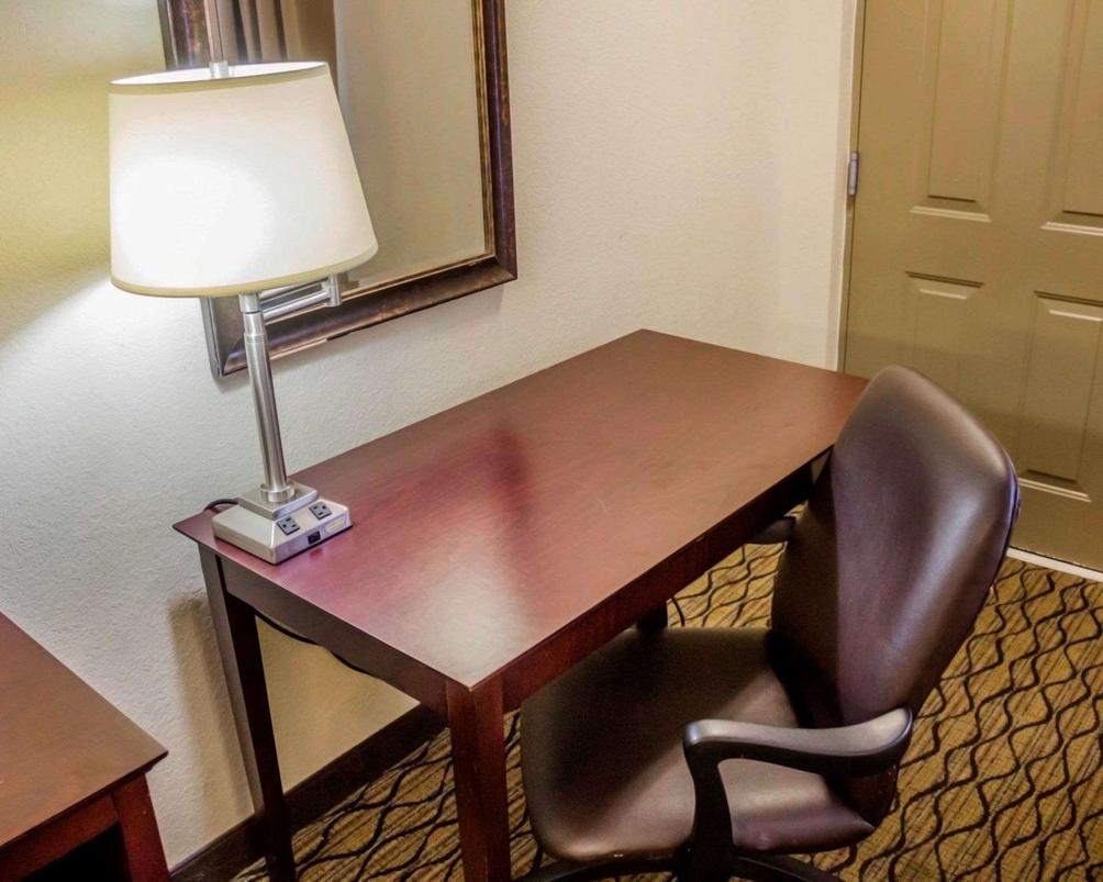 Quality Inn 82 1 0 2 Waterbury Hotel Deals Reviews Kayak