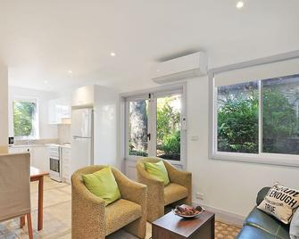 Cedar Rest Studio at Katoomba - Katoomba - Living room