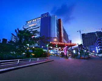 Favehotel Ltc Glodok - Yakarta - Edificio