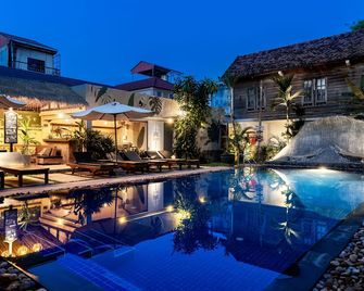 Babel Siem Reap Guesthouse - Ciudad de Siem Riep - Piscina