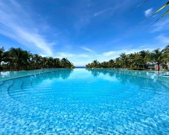 Seaview Cam Ranh Near The Airport - Cam Ranh - Pool