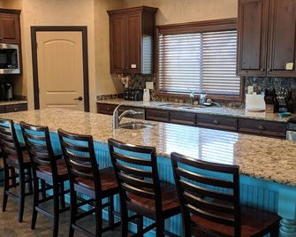 Frank's Dream - Pine Valley - Kitchen