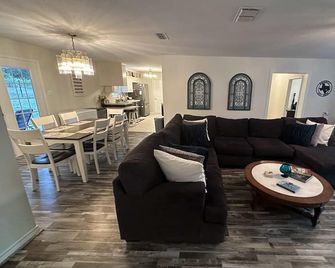 Magnolia Grace Place - Kilgore - Living room