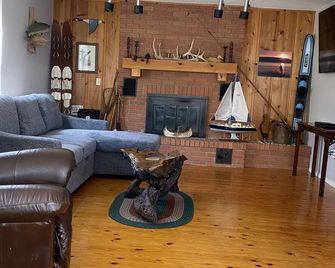 Tenkiller Cabin with Boat Dock - Park Hill - Living room