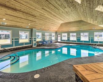 Emerald Isle Condo Near Beach with Screened Porch! - Emerald Isle - Pool