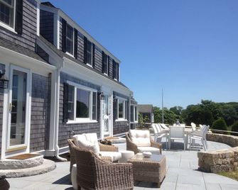 Waterfront Chatham Village, Short Walk To Town & Lighthouse Beach - Chatham - Patio