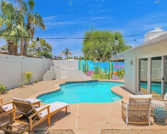 Desert Skies: Free Heated Pool, Hiking, Mountain Views + Adventure Gear Included - פיניקס - בריכה