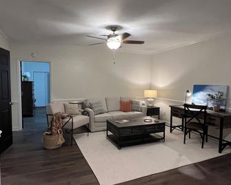 Downtown Historic Hideaway in Gaffney, South Carolina - Gaffney - Sala de estar