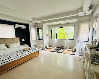Luxury Garden Villa-Near T1 with Music and Movie room - Manila - Bedroom