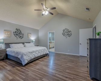 Fun 'n Sun Heated Pool & Gameroom By Fiesta Texas - San Antonio - Sypialnia