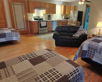 Quiet Guest Suite - Hastings