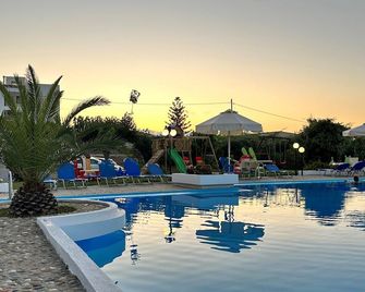 Albatross Hotel - Maleme - Pool