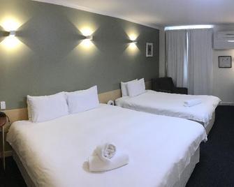 Sullivans Hotel - Perth - Bedroom