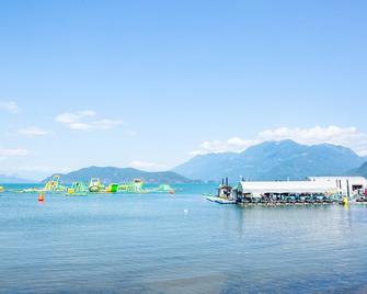 Oasis Top Floor Suite with Lake and Mtn View - Harrison Hot Springs