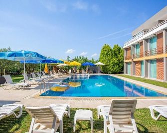 Zeytin Bahçesi Hotel - Nicea - Piscina