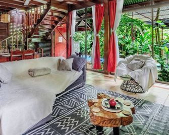 Private Caribbean Villa, Hot Jacuzzi Pool - Cahuita