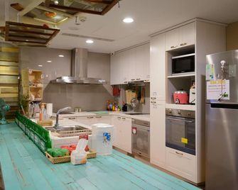 Hualien Wow Hostel - Hualien City - Kitchen