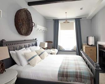 Black Lion Hotel - Walsingham - Bedroom