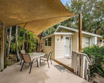 Sunset Beach Bungalow 3 - Treasure Island - Patio