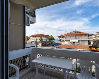 Bemyguest Comfort Zefyros - Neoi Poroi - Balkon