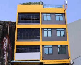 B Street Hotel - George Town - Building