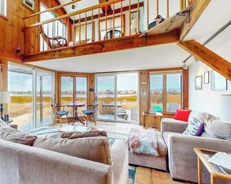 Audrey Leigh - Newburyport - Living room