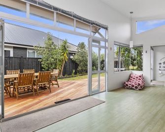 Restful Ruakaka - Ruakaka Holiday Home - Ruakaka - Patio