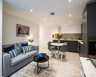 Charles Alexander Short Stay - Windmill House Apartments - Lytham St. Annes - Living room