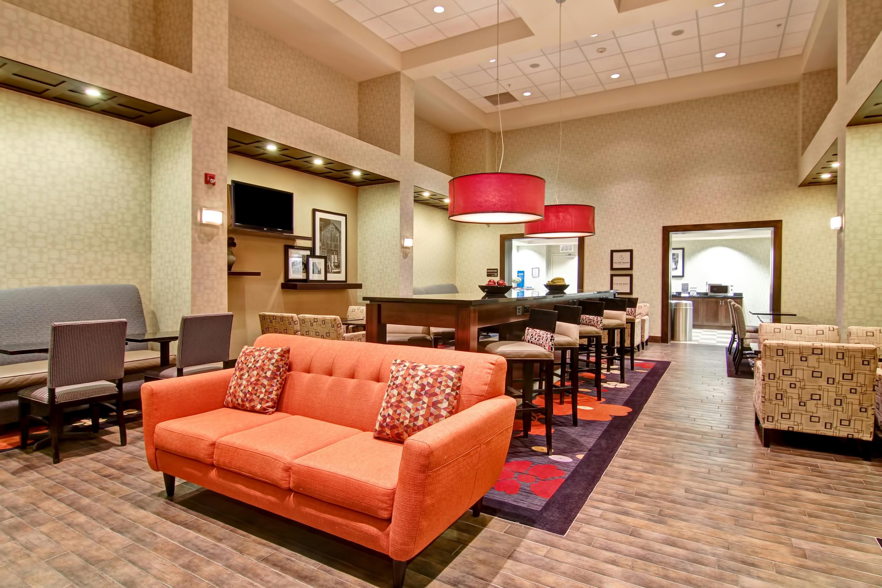 Hampton Inn and Suites by Hilton Red Deer - Red Deer - Lounge