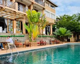 3 minutes from the Airport - 3 BR/1 Bathroom - Antananarivo - Piscina