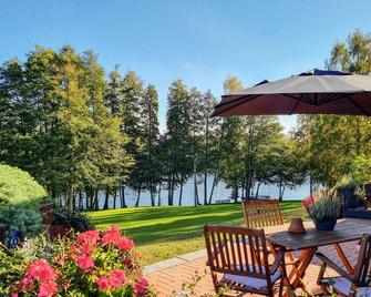 Pet Friendly Apartment - Passow - Innenhof