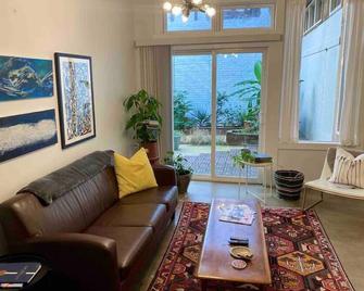 Downtown Lynchburg, Vault Loft, 1,500 sq. ft., Va - Lynchburg - Living room