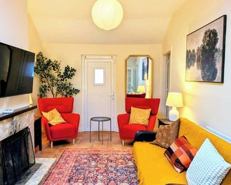 Charming 2br Cottage - Dublín - Sala de estar