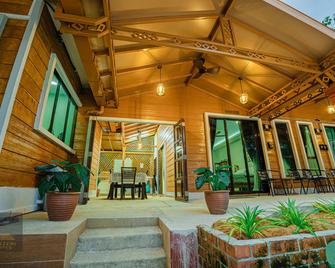 Luzzeri Legasi Zeeman Hulu Langat Guesthouse - Hulu Langat - Building