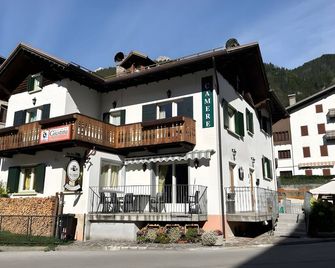 B&B Meublè Giustina - Auronzo di Cadore - Building