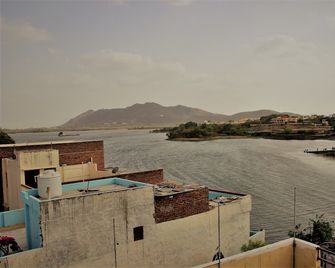 Rising Shemesh Home Stay - Udaipur - Außenansicht