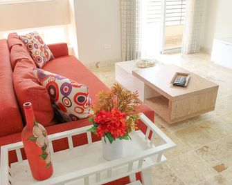 Modern 1br Apt Near Colonial Zone - Santo Domingo - Living room