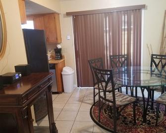4494 Extended Stay, Daily Or Weekly 2br/1.5ba Townhome - Parker - Dining room
