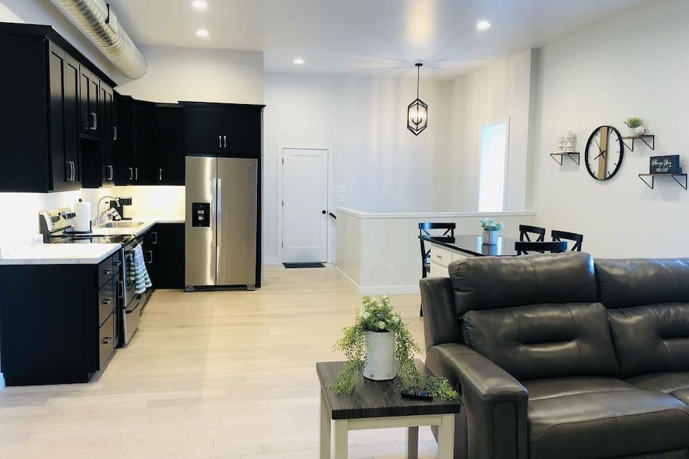 Is This Heaven Downtown Dyersville Apartment - Dyersville - Cocina