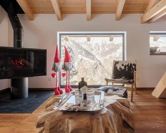 Luxury chalet with panoramic views, sauna, hot tub & cinema - Grächen - Salle à manger