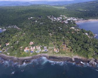 Villa Tutu with jungle and ocean views, 8,600sqf of gardens, sleep 12 - Chacala - Cảnh ngoài trời
