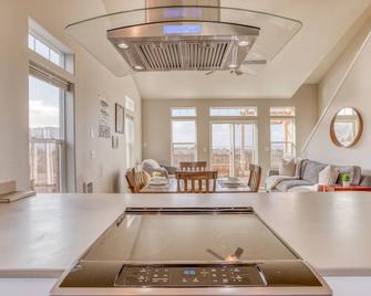 Modern 3 Bedroom Home in Neskowin with Fully Fenced Yard, Dog Friendly - Neskowin