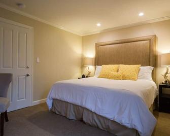 Napa Charm, Minutes to Wineries - Napa - Bedroom