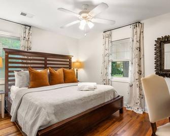 Discover Decatur - Decatur - Bedroom