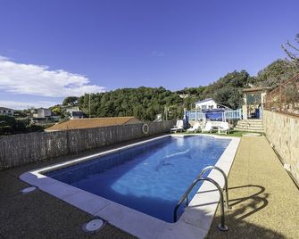 Homeholidaysrentals Chamorro - Costa Barcelona - 산트 세브리아 데 바얄타 - 수영장