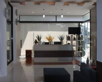 Sumo Asia Hotels - Davao - Davao City - Resepsionis