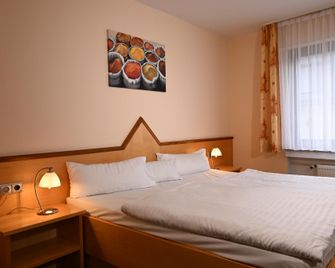 Land-gut-Hotel zur Post - Altenahr - Bedroom