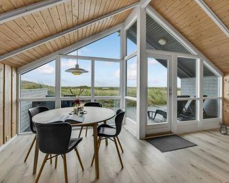 Gorgeous home in Hvide Sande - Hvide Sande - Eetruimte