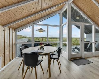 Beach front home in Hvide Sande - Hvide Sande - Dining room