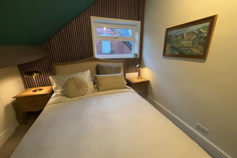 Stylish and Cosy Apartment just outside Manchester City Centre - Carrington - Bedroom